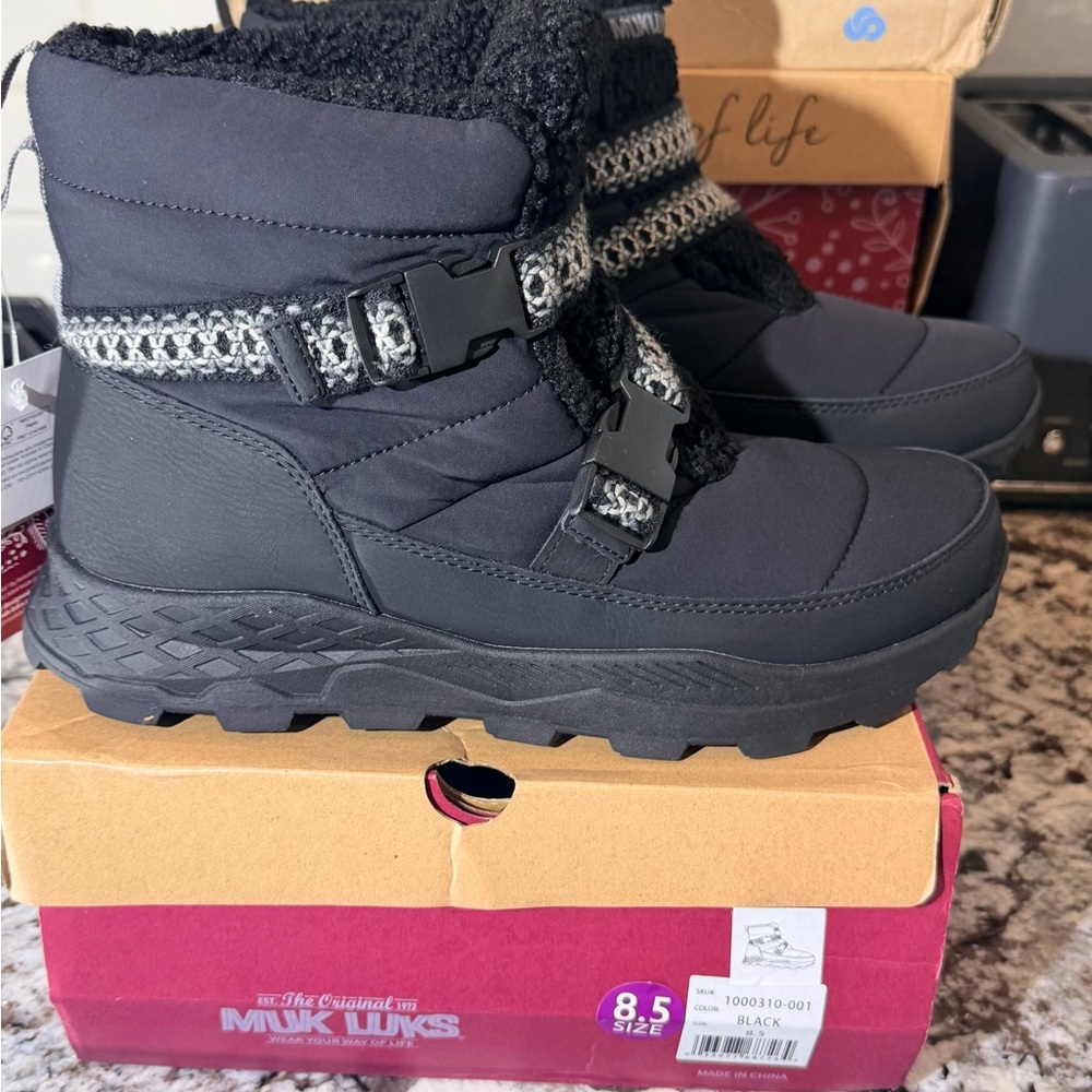 Brand New from Macys Muk Luks Black Women's Wren Boots Women’s Size 8.5